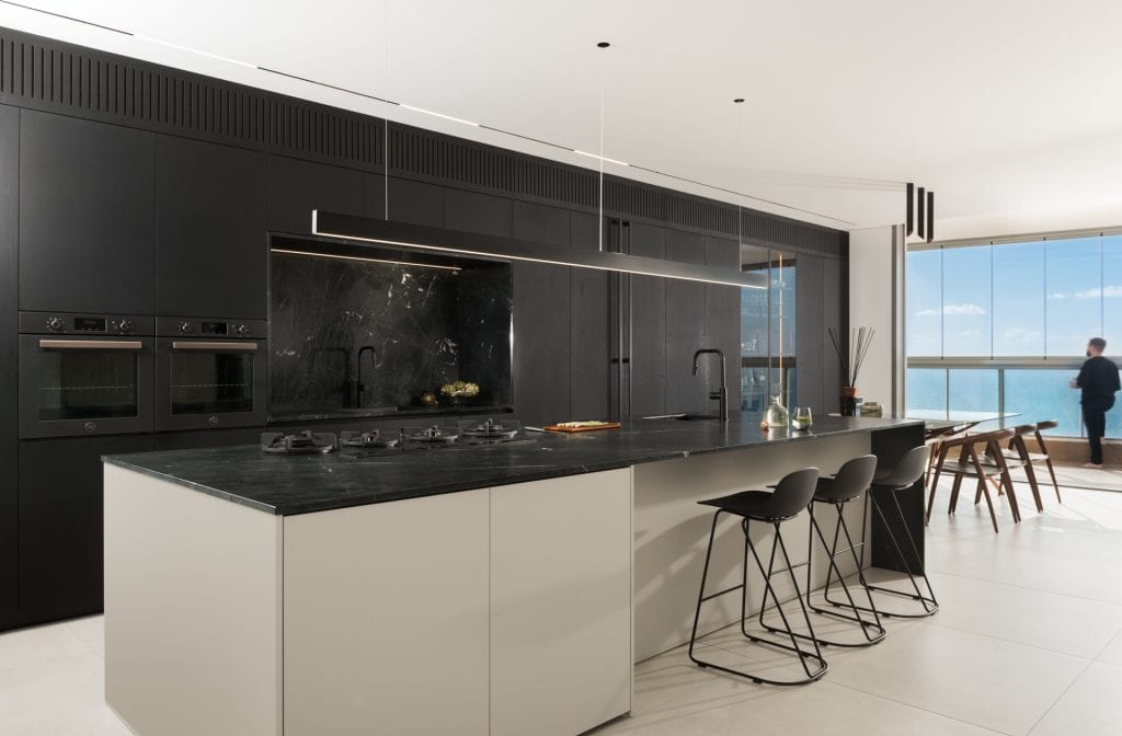 Grand Novelty Black
