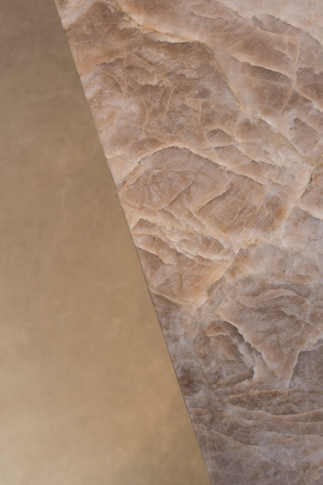 five-taj-mahal-stone-kitchen-12 תקריב של אבן טאג מאהל בקנט משטח העבודה